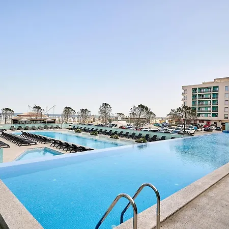 Ademar Luxury Apartment- Spa&pool דירה