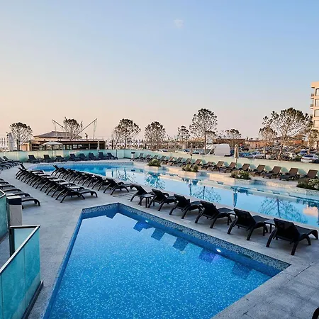 Ademar Luxury Apartment- Spa&pool Apartamento *